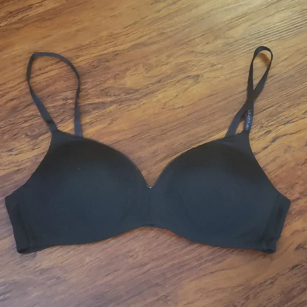 Calvin Klein Black Chic Feminine Classic Essential Trendy Bra Size small